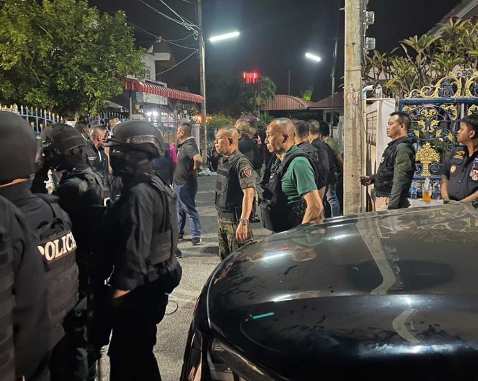 Police defend delayed response to Phetchaburi gunman