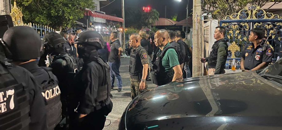 Police defend delayed response to Phetchaburi gunman