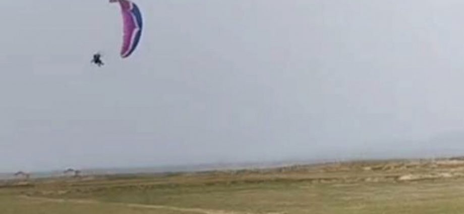 Policeman killed in paraglider crash