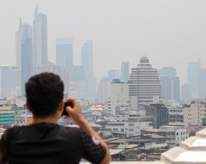 Storm clouds brewing, PM2.5 worsens