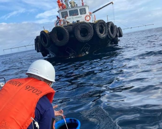 Sunken Philippine tanker leaks industrial fuel oil into sea