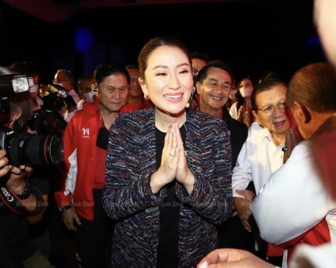 Thaksin extols skills of daughter