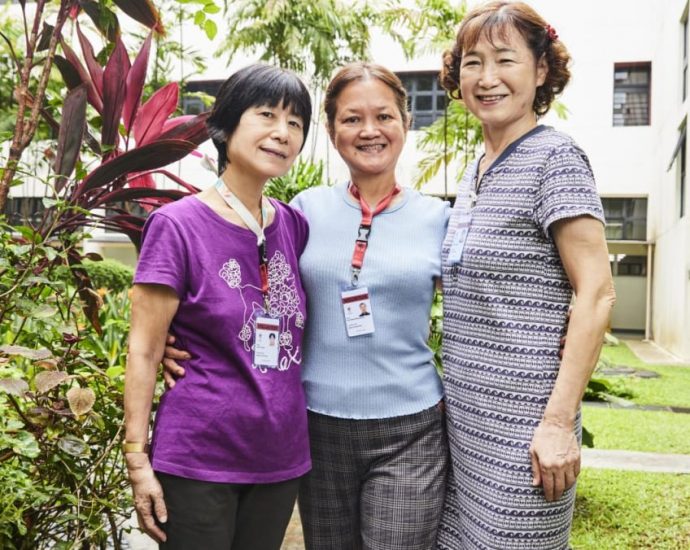 These housewives, retirees and grandmothers volunteer to give hospital rehab patients ‘makeovers’