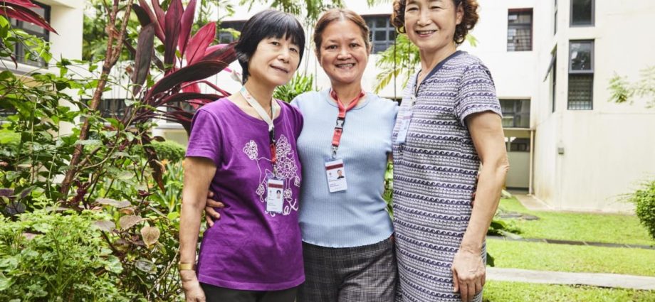 These housewives, retirees and grandmothers volunteer to give hospital rehab patients 'makeovers'