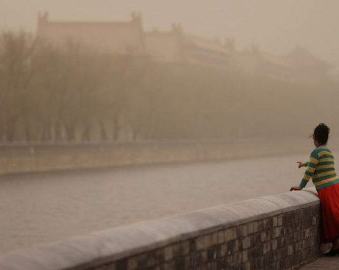 Thick sandstorms shroud Beijing and several provinces in China