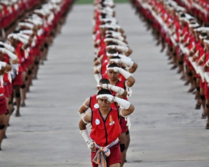 US soldiers receive Muay Thai lessons from Thai champion