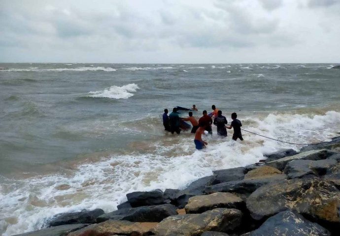 1 dead, 7 missing as storm sinks fishing boats in South