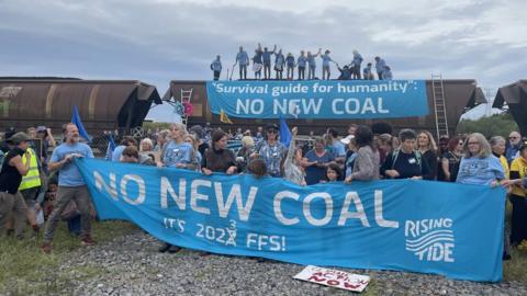 Australia climate protest: Rising Tide activists shovel coal off train