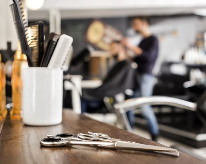 Barbershop in Malaysia under investigation after allegedly overcharging tourist for haircut