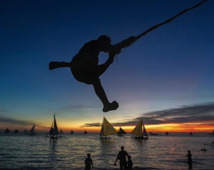 Can the Philippine island of Boracay beat over-tourism?