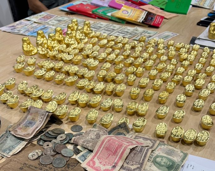 Chinese gangsters arrested for fake gold scam