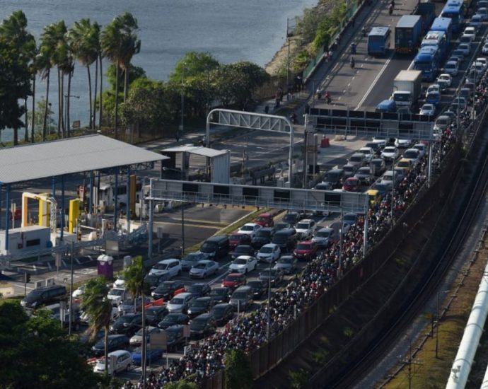 Heavy traffic expected at Singapore-Malaysia land checkpoints during Hari Raya Puasa weekend