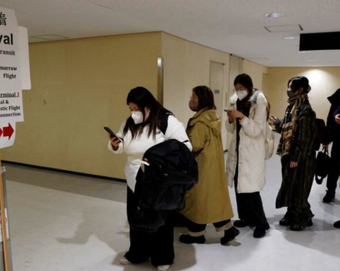 Japan to scrap COVID-19 tests on arrival for China travellers