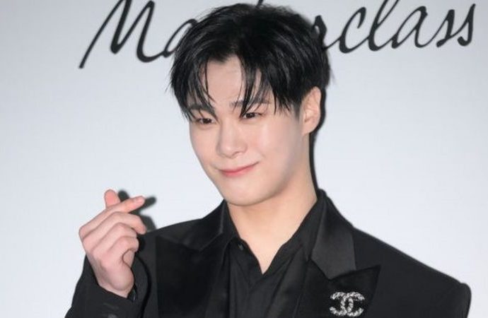 Moonbin: K-pop star dies at age of 25