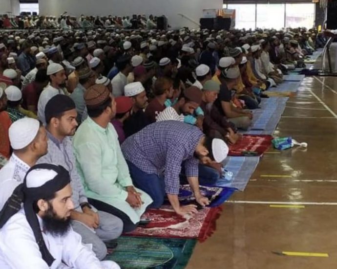 MUIS apologises for asking migrant workers to perform Hari Raya Puasa prayers in dorms