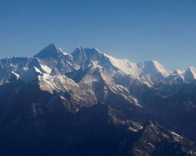 Nepal issues record 454 permits for Everest