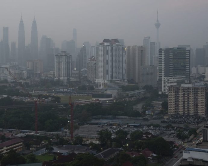 People in Malaysia advised to limit time outdoors, wear masks amid hot weather and haze