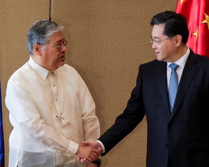 Philippines, China commit to working on resolving differences