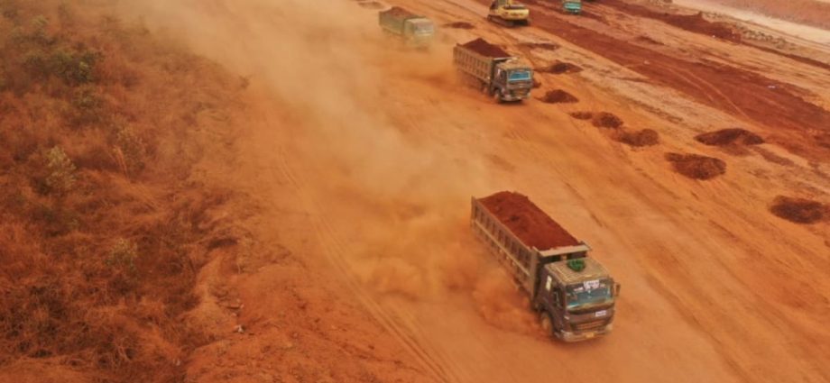 'Unbearable': Vietnam airport construction dust blankets homes, school