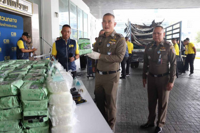 12 arrests, 650kg crystal meth seized