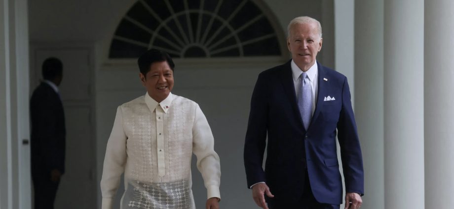 As US-China rivalry boils, Manila should play its cards well  