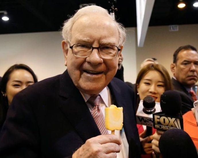 Commentary: Warren Buffettâs intriguing bet on Japan