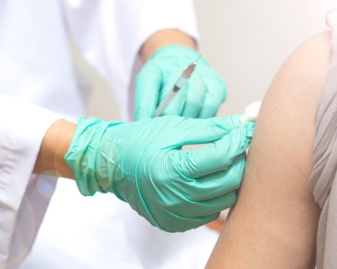 Doctors urge vaccination against pneumonia, which may cause health issues for years after an episode
