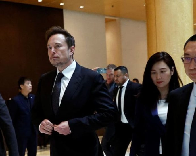 Elon Musk visits China’s commerce and industry ministries