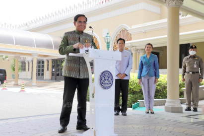 Prayut silent on political future, calls for unity