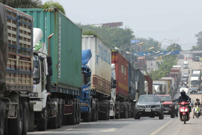 Probe ordered into overweight-truck bribe-paid stickers
