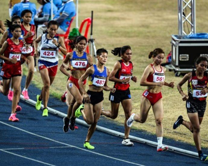 Rain-soaked Cambodian runner finishes last in SEA Games race but wins hearts