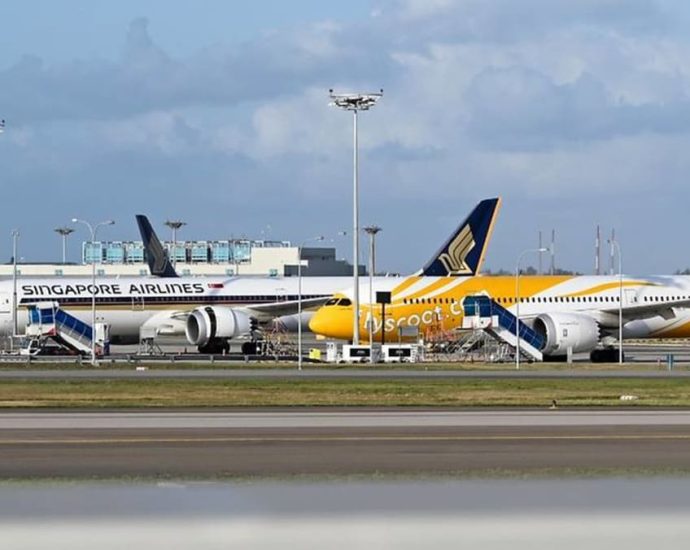 SIA, Scoot to work with crew to help safeguard welfare as they drop mask-wearing requirement