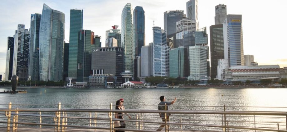 Singapore keeps 2023 GDP forecast at 0.5-2.5%, expects growth to be 'around the mid-point' of this range