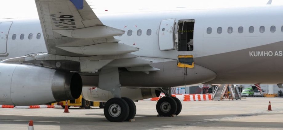 South Korean authorities detain passenger after Asiana plane door opened mid-air