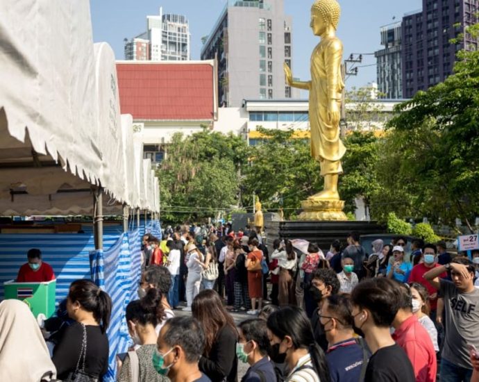 Thais queue at temples, schools as early voting begins