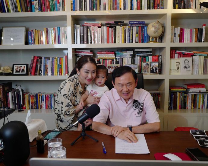 Thaksin tweets again, wants to come home by July