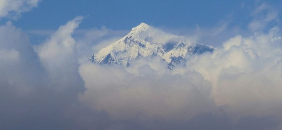 Two climbers die on Everest, toll reaches 7