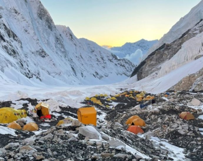 US climber dies on Everest in season’s 4th fatality