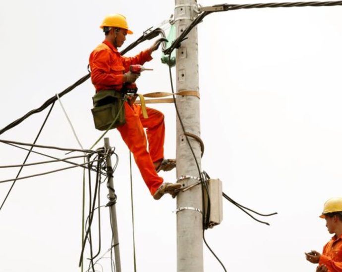 Vietnam cities cut public lighting amid looming power shortages