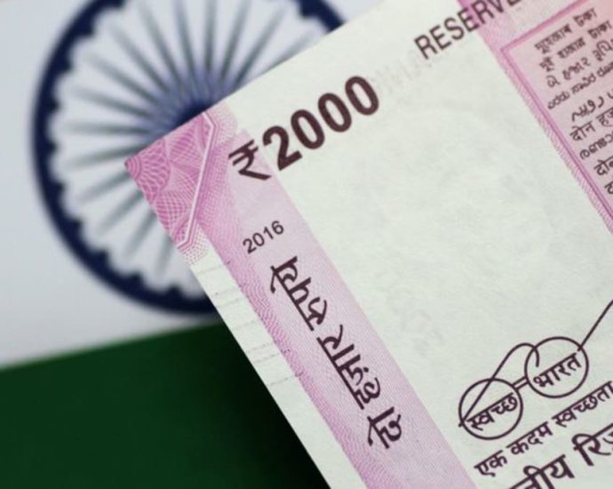 What India’s decision to scrap its 2,000-rupee note means for its economy