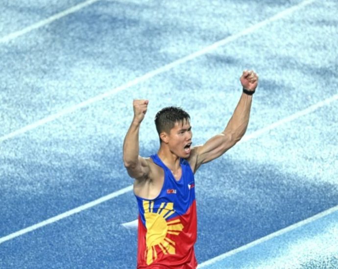 World No 3 pole vaulter to auction off winning shoes from SEA Games for Philippine kids