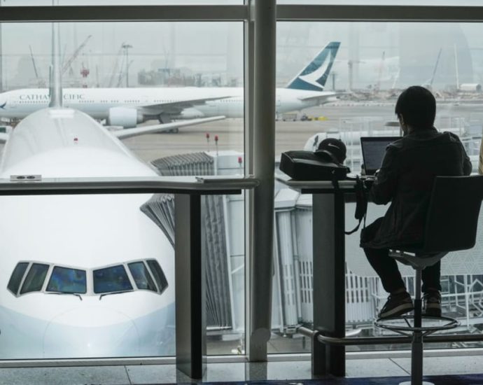 11 injured in Hong Kong in Cathay Pacific flight incident