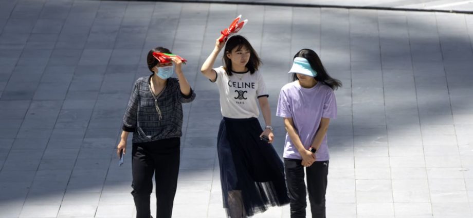 Beijing upgrades warning for hot weather to highest level