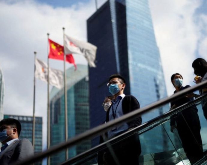 China bankers told to shun flashy clothes, 5-star hotels in austerity drive