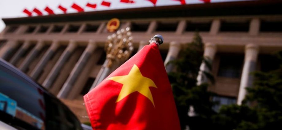 China offers closer military cooperation with Vietnam