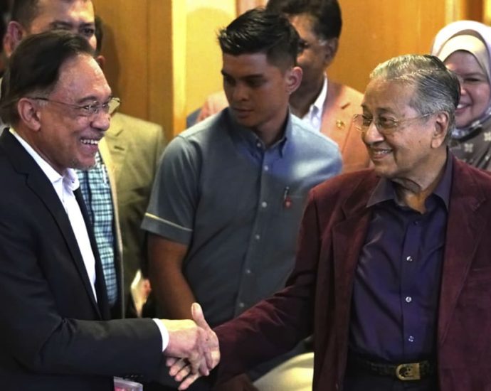 Commentary: Gloves come off in spat between Malaysia PM Anwar and Mahathir Mohamad