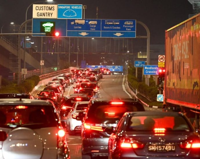 Extra immigration officers to be deployed to Johorâs land checkpoints to reduce congestion: Chief minister