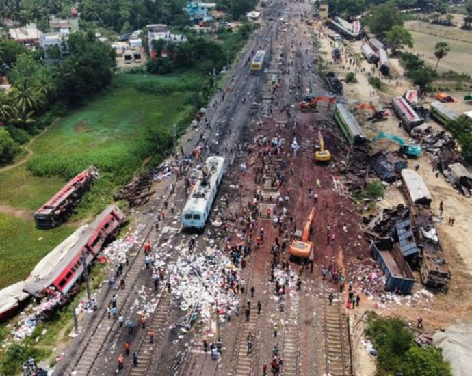 Indian train service to resume after deadly crash