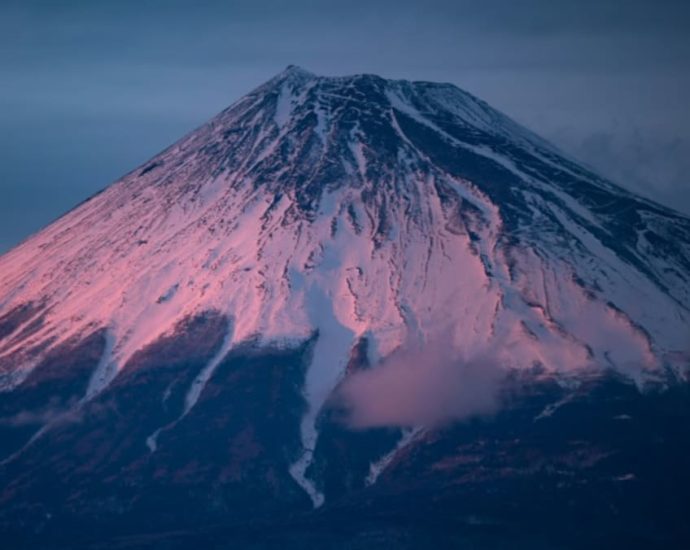 Japanese officials call for Mount Fuji crowd control