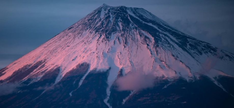 Japanese officials call for Mount Fuji crowd control